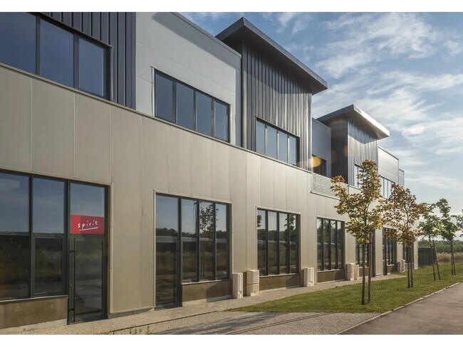 Vente Local d'activités 101 m² à 308 m²