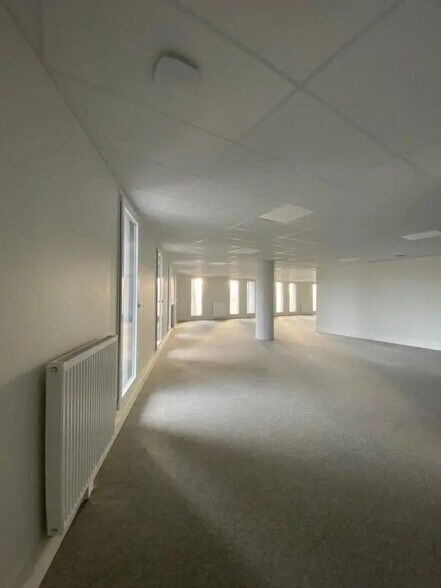 Office in Le Havre for lease - Interior Photo - Image 3 of 5