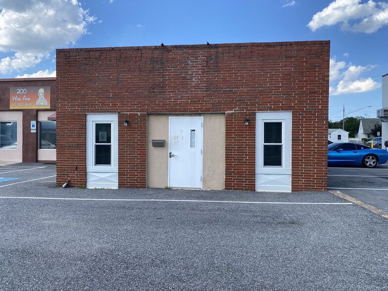 202 Wise Ave, Dundalk, MD for sale - Building Photo - Image 1 of 1