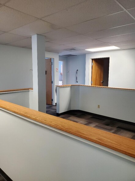 259 New Britain, Berlin, CT for lease - Interior Photo - Image 3 of 10