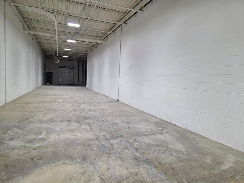 67 Westmore Dr, Toronto, ON for sale - Interior Photo - Image 3 of 12