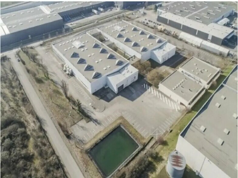 Flex in La Boisse for lease - Building Photo - Image 2 of 3