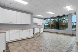 4401 Belle Oaks Dr, North Charleston, SC for lease Interior Photo- Image 2 of 7