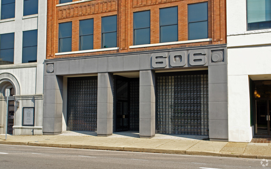 606 Virginia St E, Charleston, WV for lease - Building Photo - Image 1 of 4