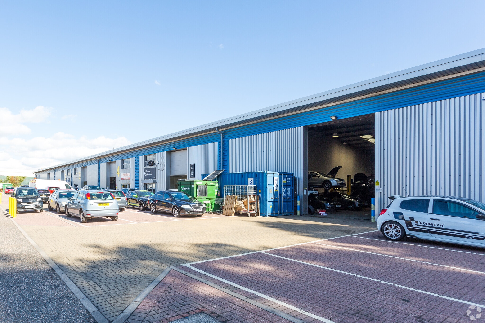 6 Motherwell Way, Grays for lease Primary Photo- Image 1 of 3