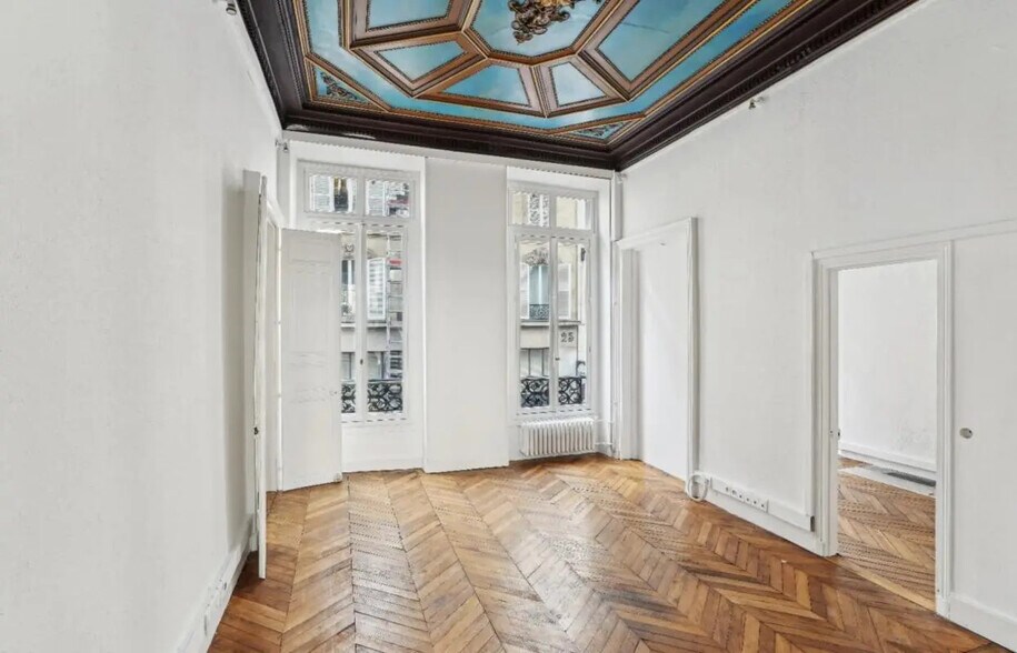 Office in Paris for lease - Interior Photo - Image 2 of 7