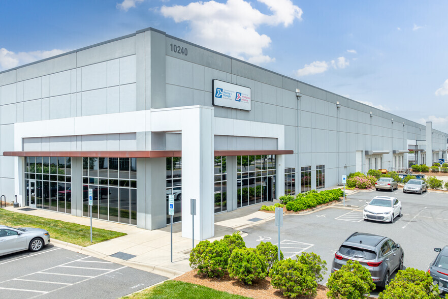 10240 Western Ridge Rd, Charlotte, NC for lease - Primary Photo - Image 1 of 7