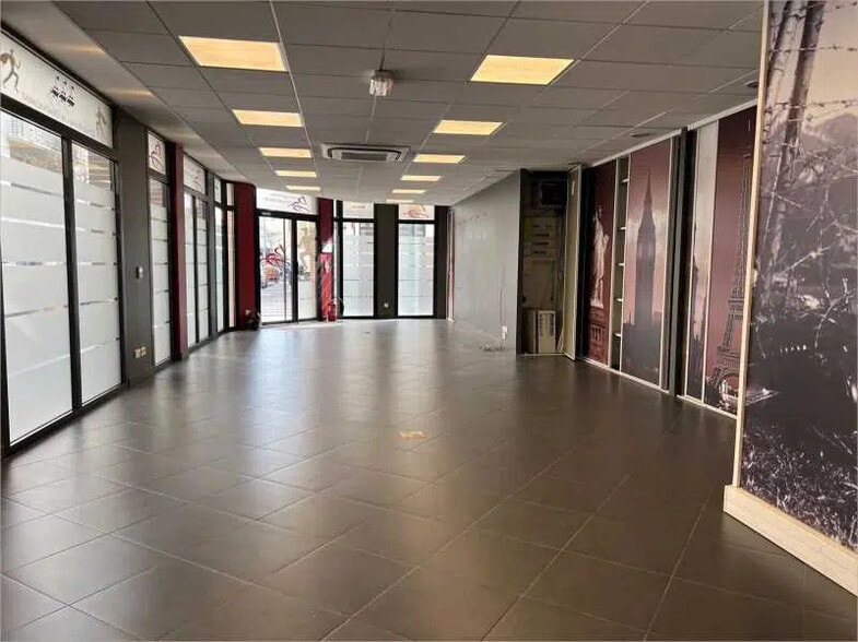 Office in Clichy for lease - Building Photo - Image 3 of 5