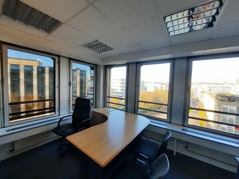 Office in Rouen for lease - Building Photo - Image 2 of 13