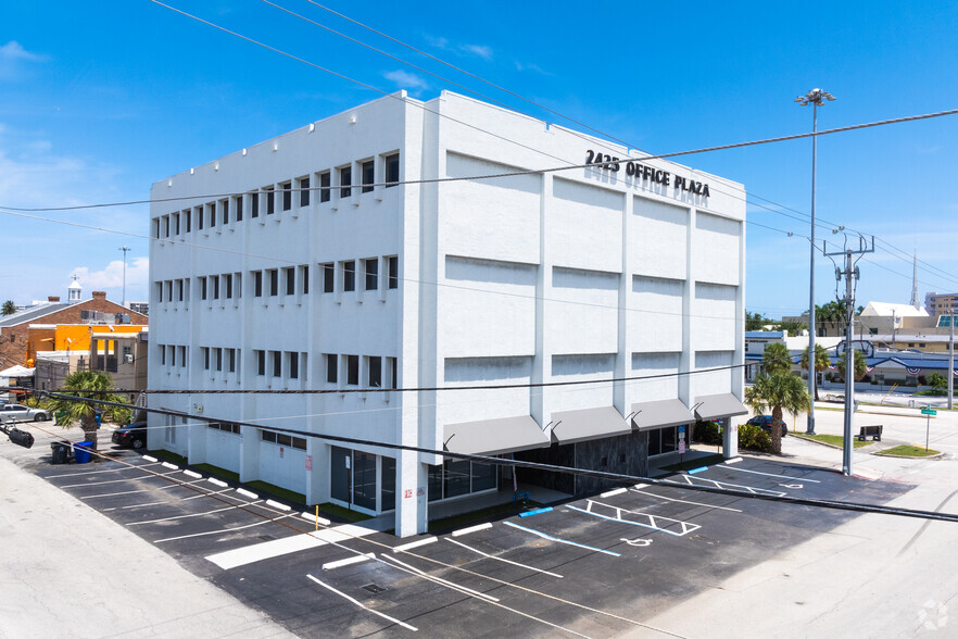 2425 E Commercial Blvd, Fort Lauderdale, FL for lease - Building Photo - Image 2 of 14