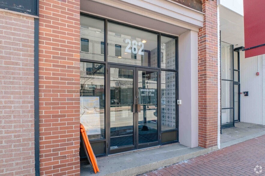 282 Moody St, Waltham, MA for lease - Building Photo - Image 3 of 6