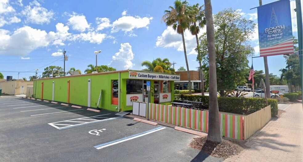 1232 E Cape Coral Pky, Cape Coral, FL for lease - Building Photo - Image 1 of 5