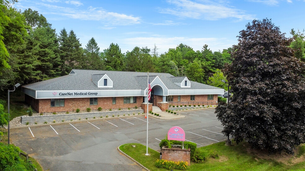 2 Chelsea Pl, Clifton Park, NY for sale - Building Photo - Image 2 of 63