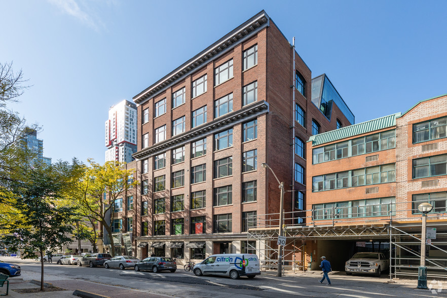 180 John St, Toronto, ON for lease - Building Photo - Image 1 of 8