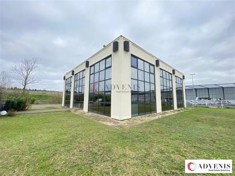 Office in Mérignac for lease - Building Photo - Image 1 of 8