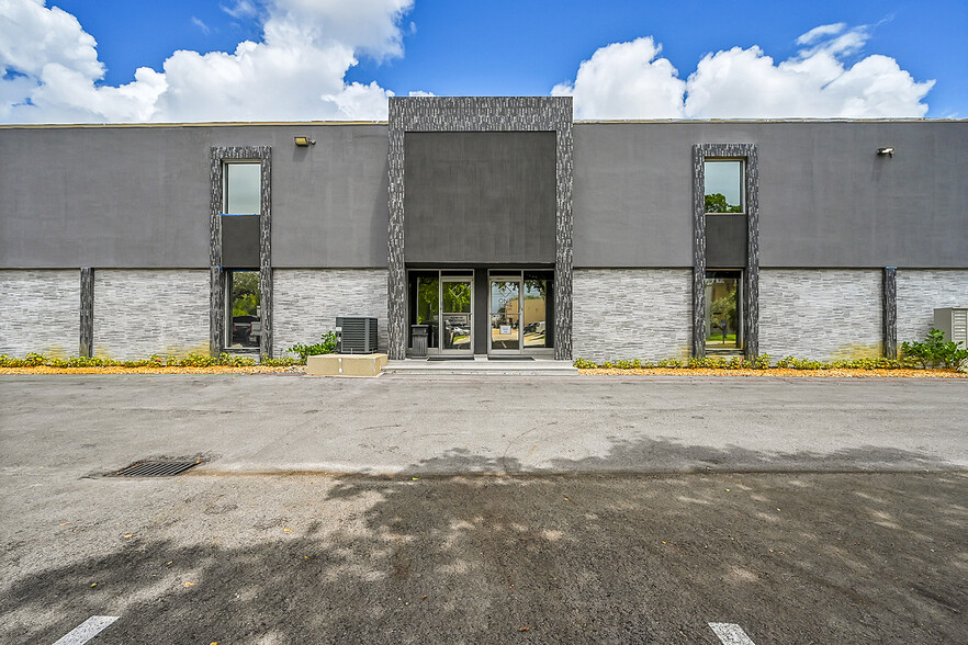 3001 SW 10th St, Pompano Beach, FL for lease - Building Photo - Image 1 of 59