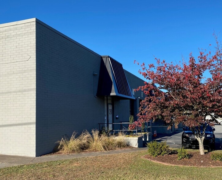 3114 Marjan Dr, Atlanta, GA for lease - Building Photo - Image 3 of 5