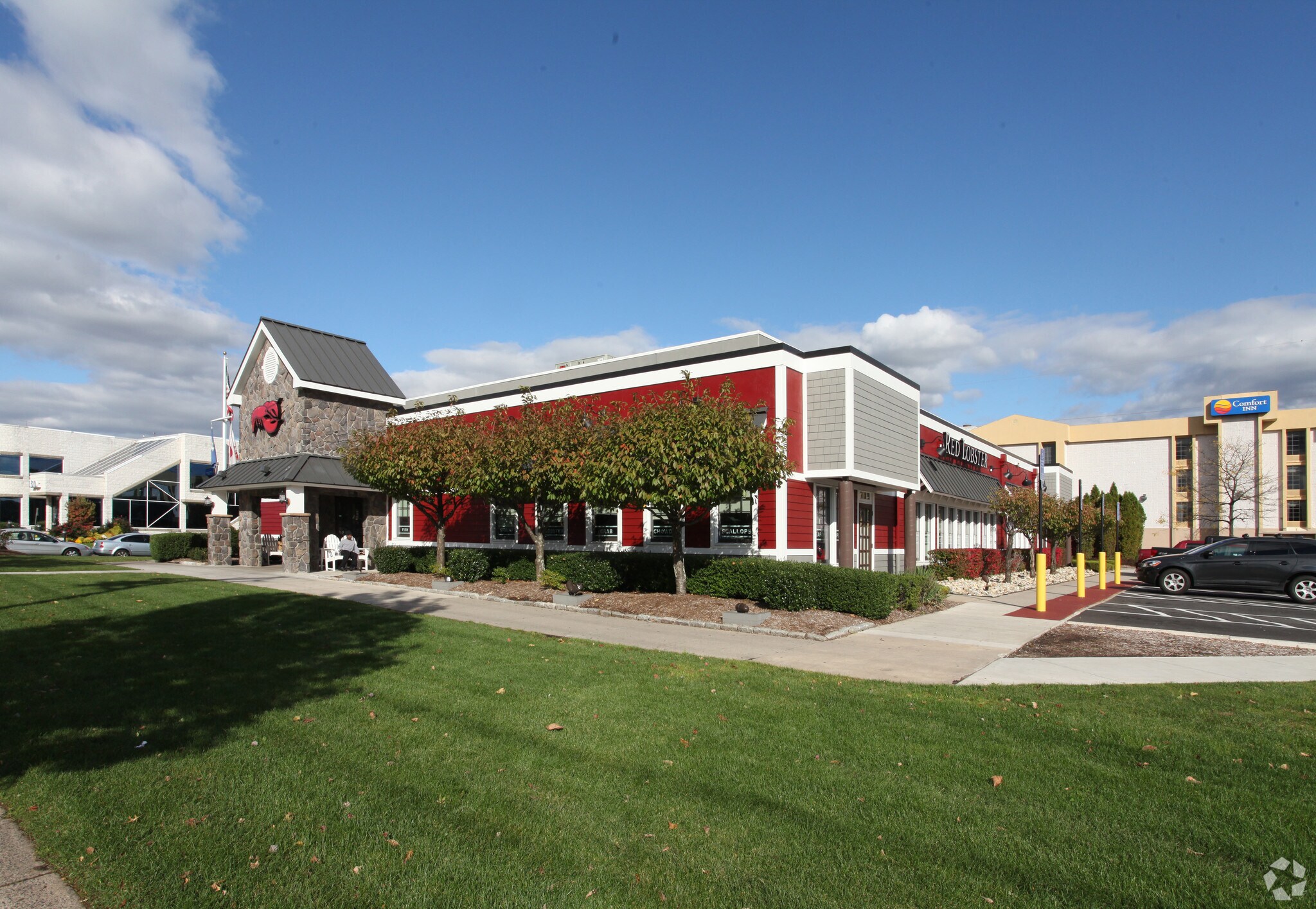 1324 Silas Deane Hwy, Wethersfield, CT for sale Primary Photo- Image 1 of 1