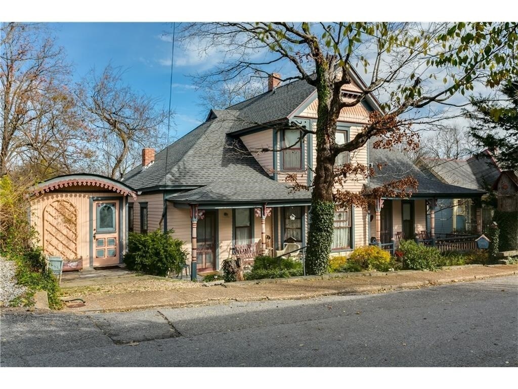 11 Singleton St, Eureka Springs, AR for sale Primary Photo- Image 1 of 1