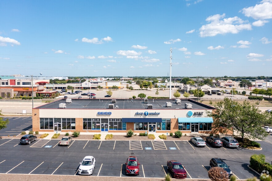 4302-4442 E New York St, Aurora, IL for lease - Building Photo - Image 2 of 12