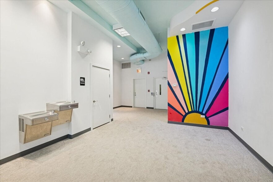 3827 N Southport Ave, Chicago, IL for lease - Building Photo - Image 2 of 16