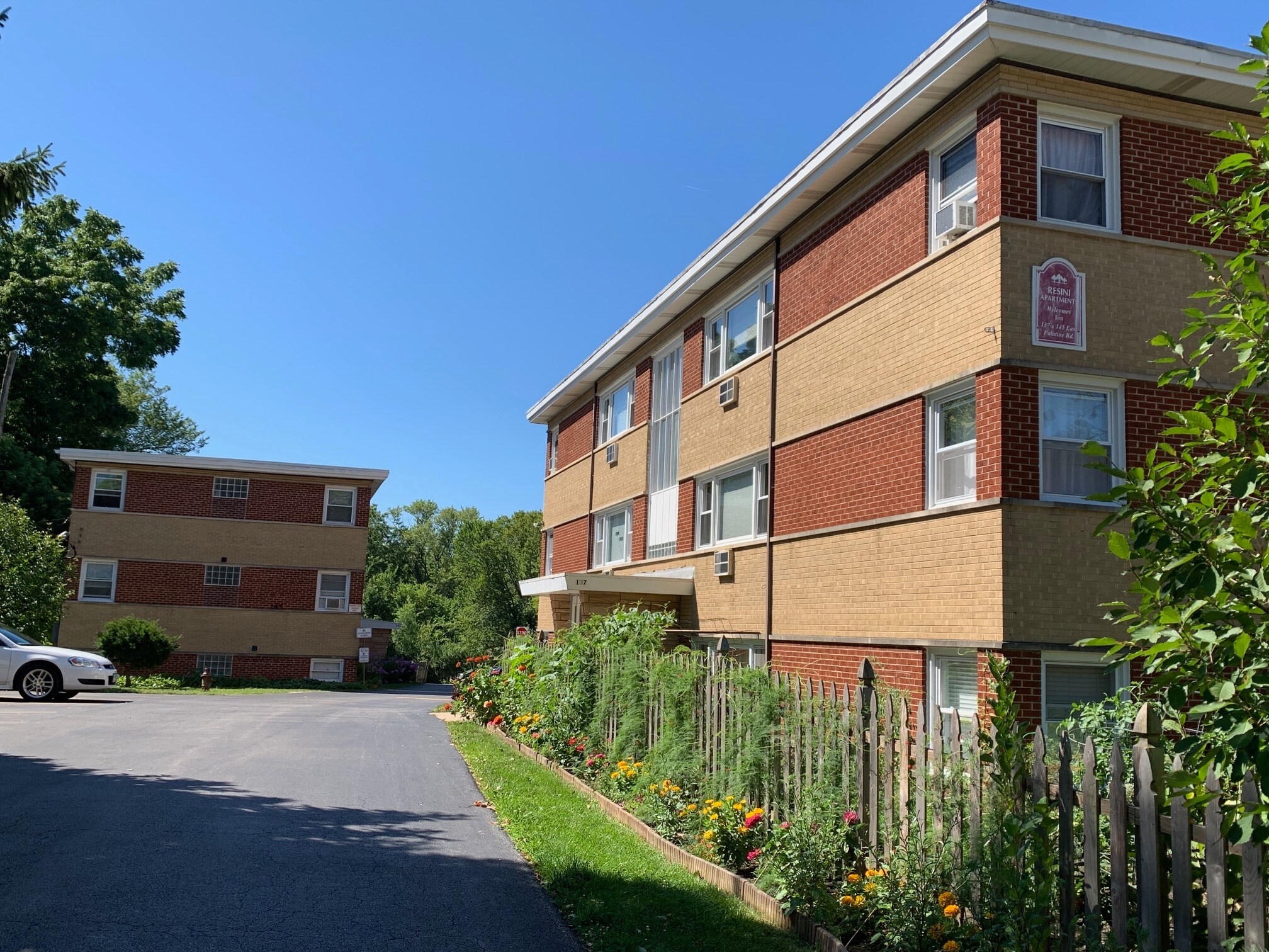 137 E Palatine Rd, Palatine, IL 60067