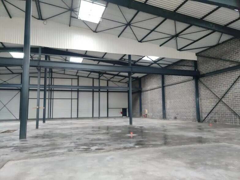 Flex in Wattrelos for sale - Building Photo - Image 2 of 7