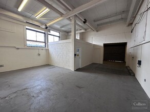 Lodge Causeway, Bristol for lease Interior Photo- Image 1 of 3