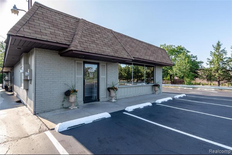 5227 Fenton Rd, Flint, MI for sale Primary Photo- Image 1 of 1