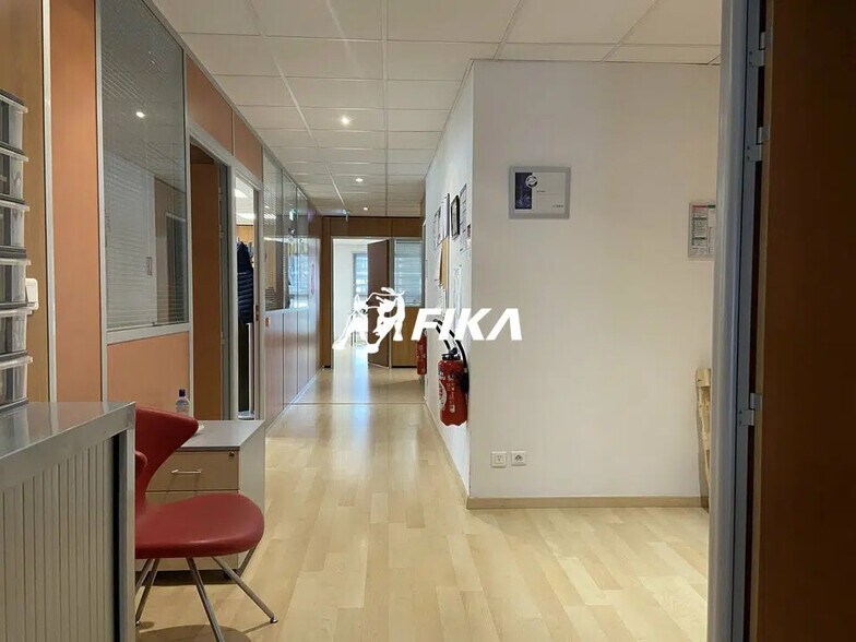 Office in Labège for lease - Interior Photo - Image 1 of 11