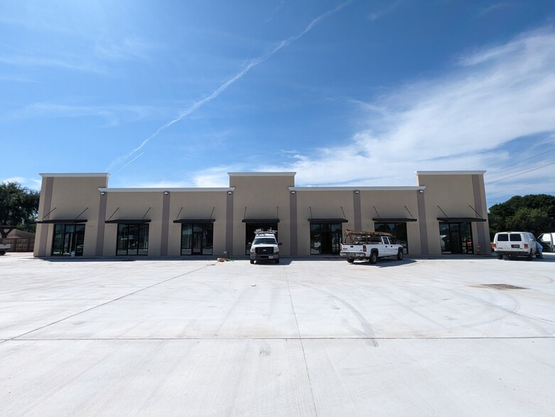 2302 Nall St, Port Neches, TX for lease - Building Photo - Image 2 of 9