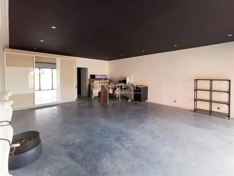 Flex in Saint-Malo for lease - Interior Photo - Image 2 of 7