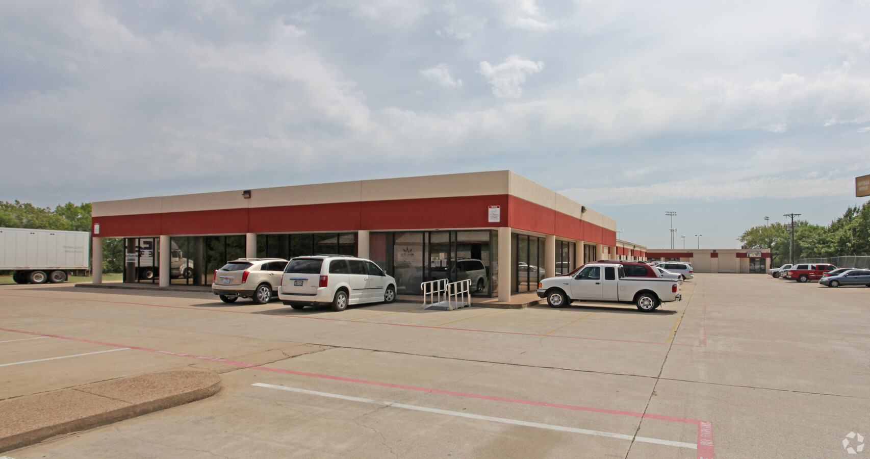 1361 W Euless Blvd, Euless, TX 76040 | LoopNet