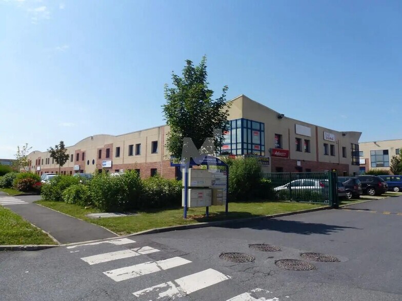 Flex in Moissy-Cramayel for lease - Building Photo - Image 1 of 11
