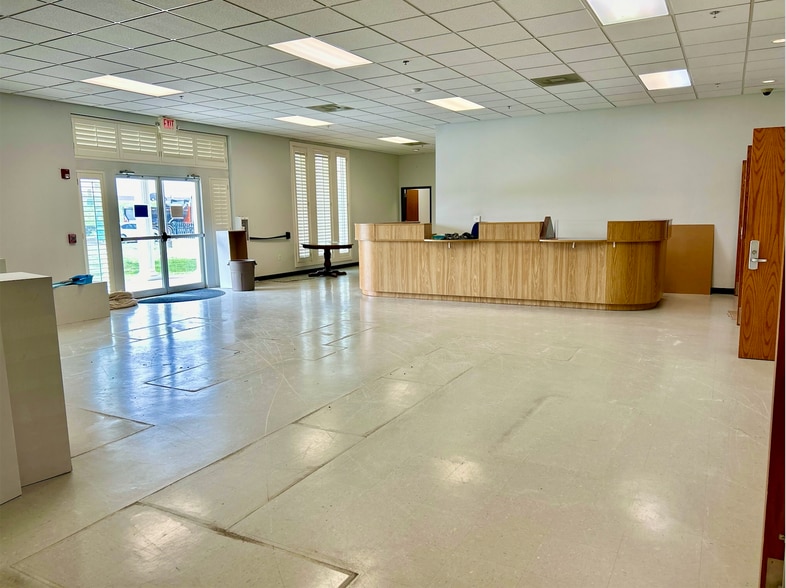 760 Jim Wright Fwy, Fort Worth, TX for sale - Building Photo - Image 1 of 1