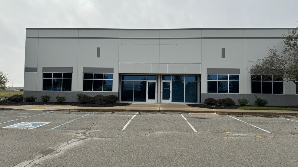 6107 W Airport Blvd, Greenfield, IN for lease - Building Photo - Image 1 of 4