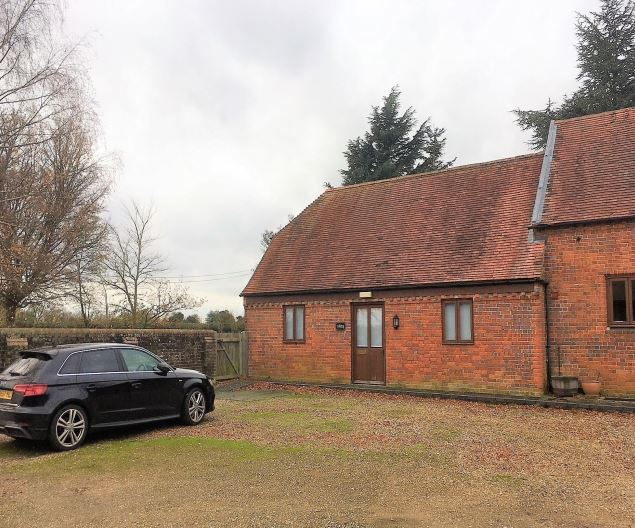 Mead Ln, Upper Basildon for lease Primary Photo- Image 1 of 6