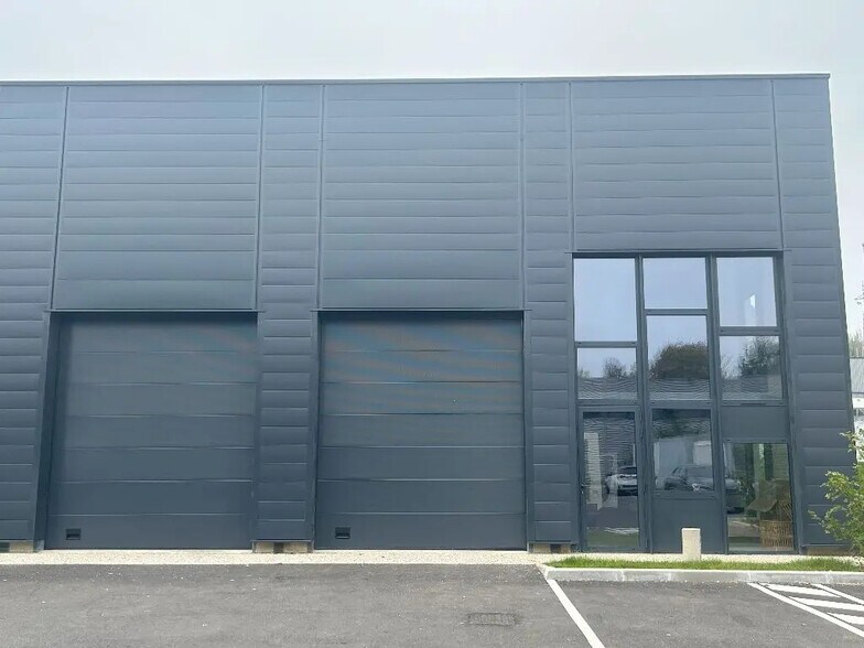 Flex in Trévoux for sale - Building Photo - Image 1 of 7