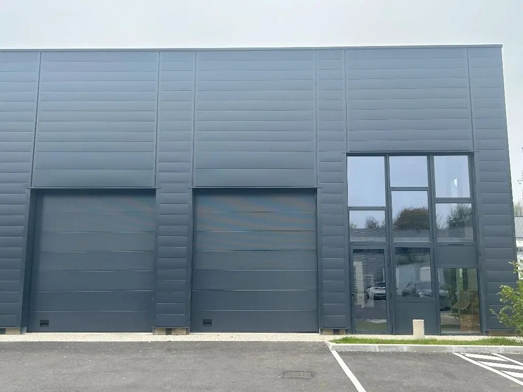 Flex in Trévoux for sale Building Photo- Image 1 of 8