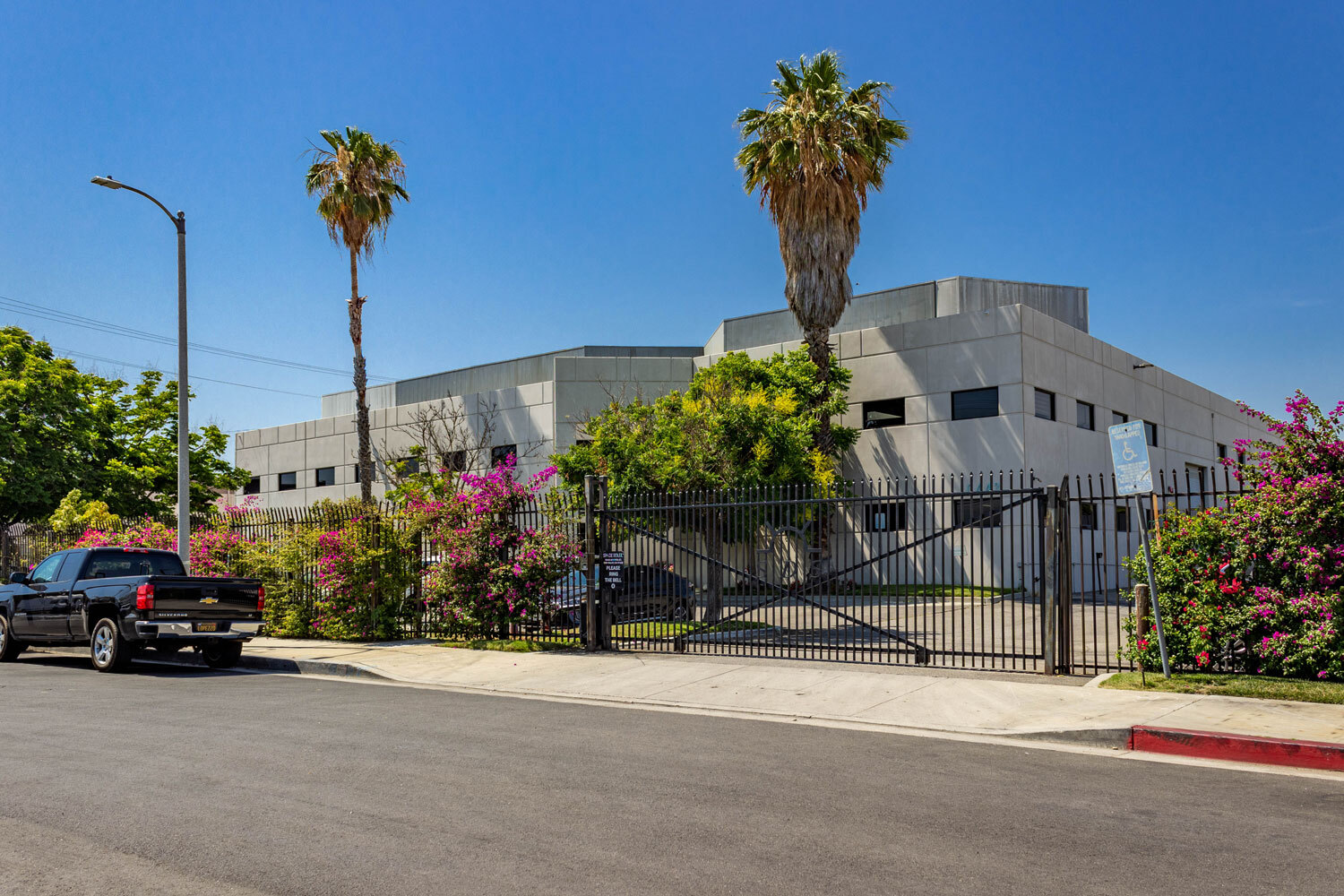 10443 Arminta St, Sun Valley, CA for sale Building Photo- Image 1 of 17