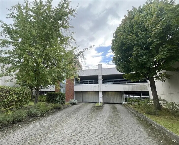 Office in Goussainville for lease - Building Photo - Image 1 of 9