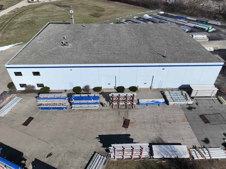 2015 Stapleton Ct, Forest Park, OH for sale - Building Photo - Image 2 of 9