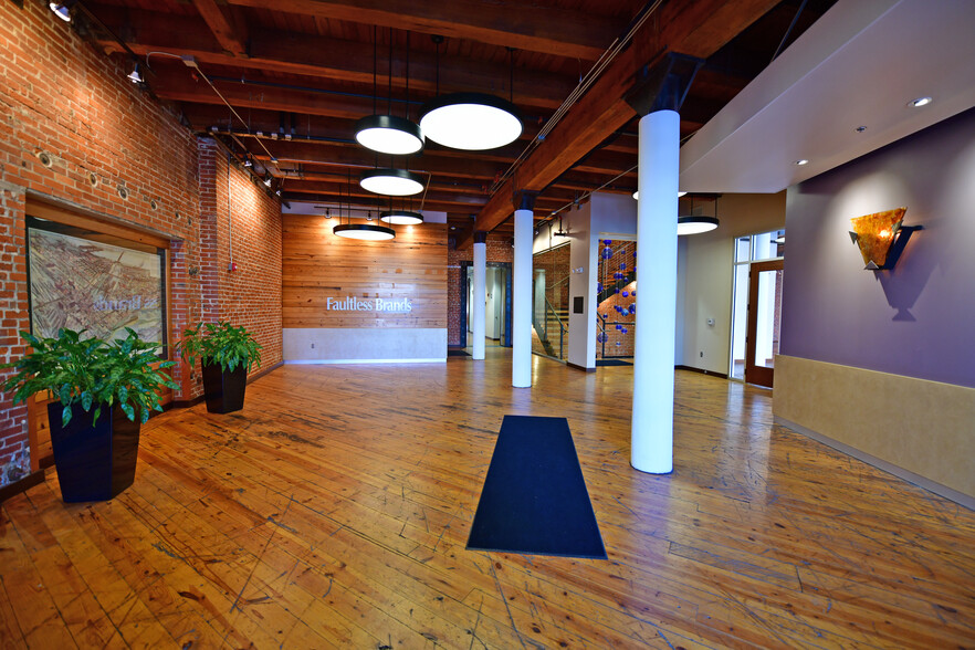 1009 W 8th St, Kansas City, MO for lease - Interior Photo - Image 2 of 7