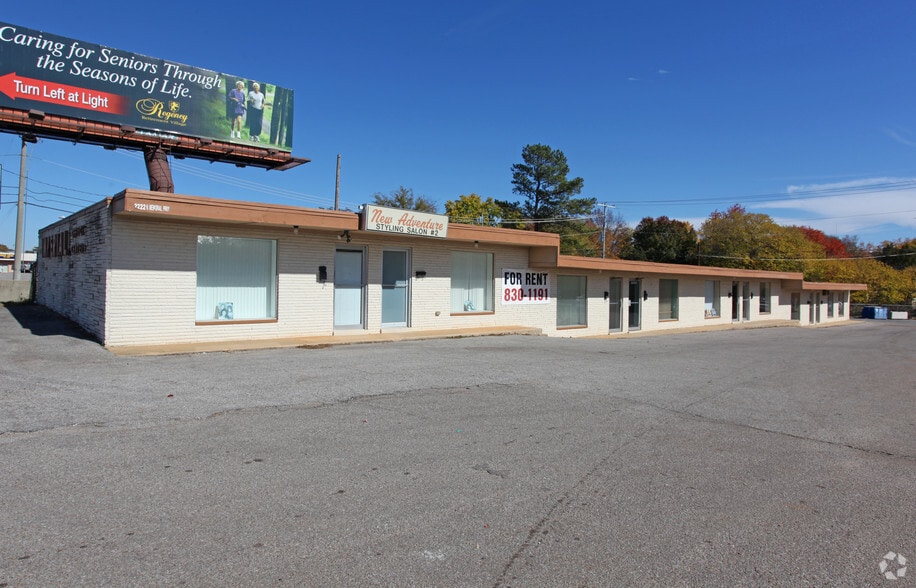 2222 N Memorial Pky, Huntsville, AL for lease - Building Photo - Image 2 of 2