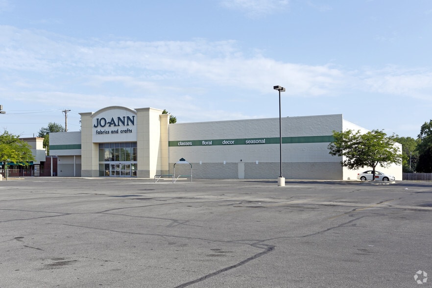 4948 Monroe St, Toledo, OH for lease - Building Photo - Image 2 of 6