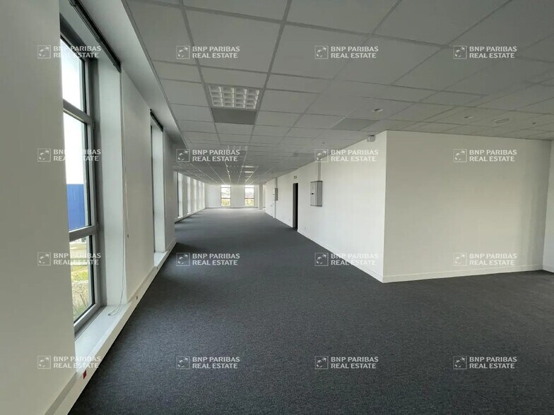 202 Avenue Du Saint Laurent, Saint-Herblain for lease - Interior Photo - Image 3 of 9