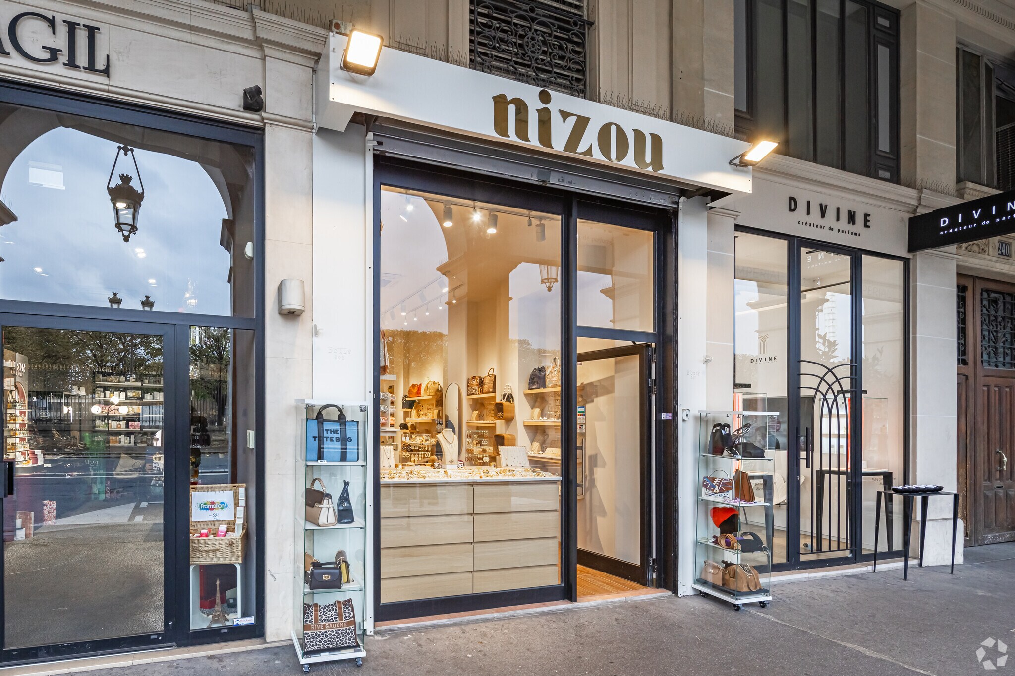 242 Rue De Rivoli, Paris for lease Building Photo- Image 1 of 6