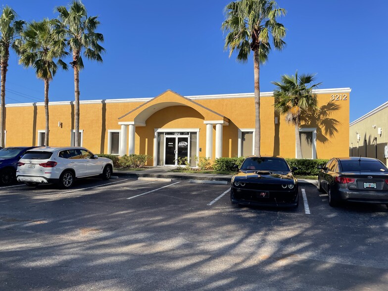 3206-3212 Parkside Center Cir, Tampa, FL for lease - Building Photo - Image 1 of 16