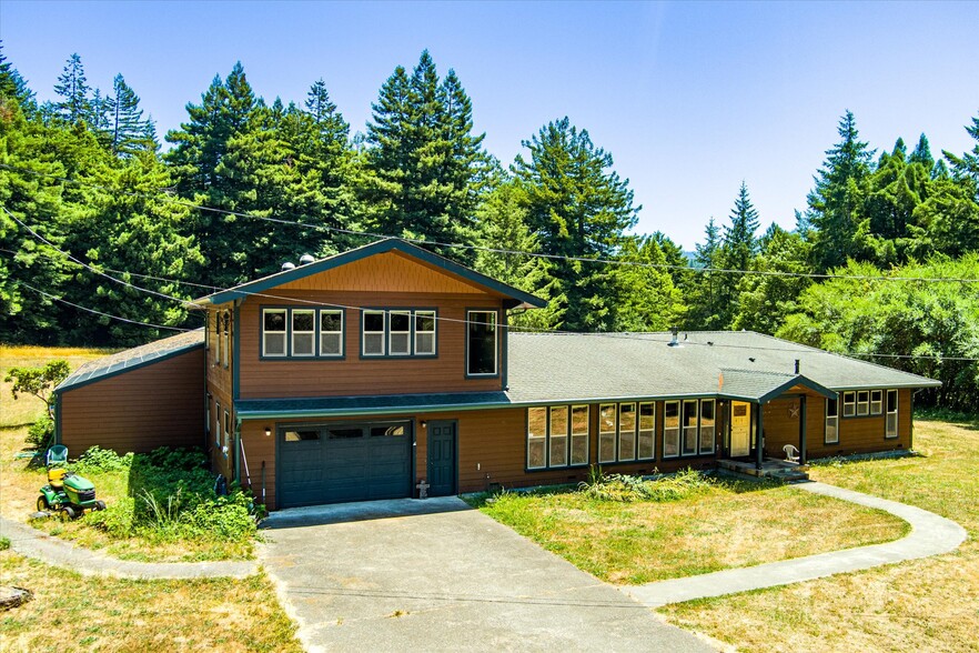 595 Riverside Park Rd, Carlotta, CA for sale - Primary Photo - Image 1 of 67