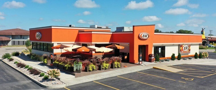 4505 Lake Cir, Windsor, WI for sale - Building Photo - Image 1 of 1